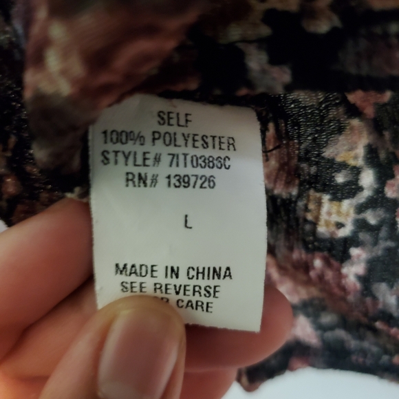 Flower Pattern Top - Picture 8 of 8